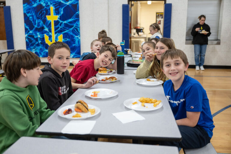 Students at laem Lutheran School in Greenfield MN eating Burgers for lunch